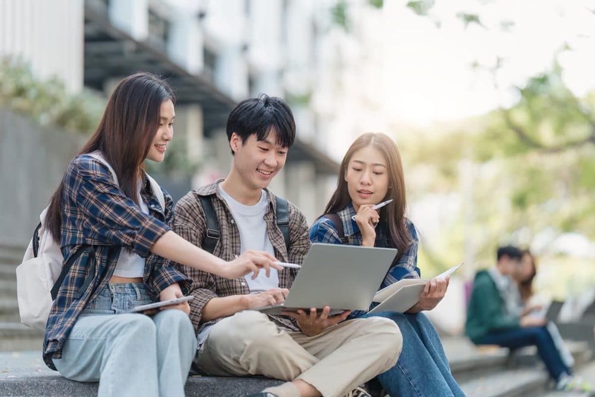 Students studying together outside on campus